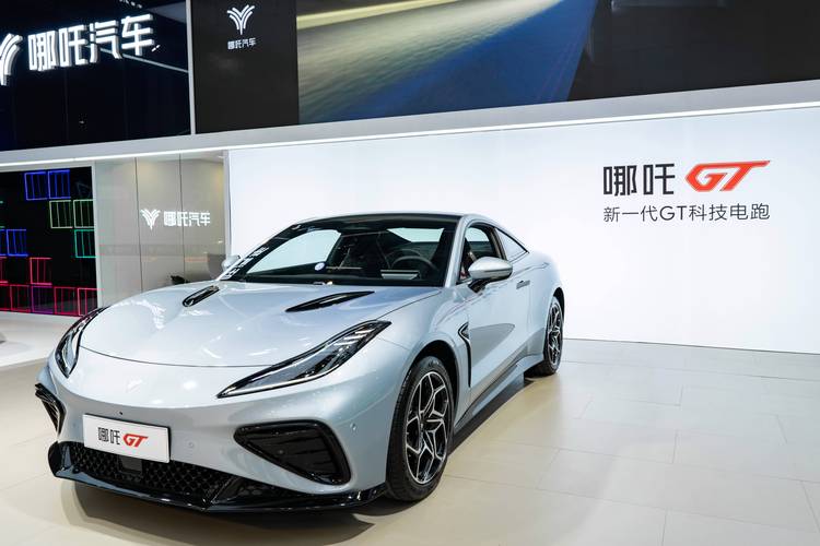 惠州39哪吒汽车在智能汽车领域的表现，领途汽车在新能源汽车市场中的影响力